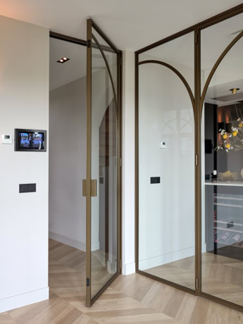 Scharnierdeur met getoogde roede