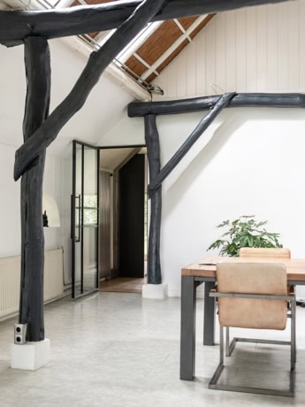 Stalen scharnierdeur zwart