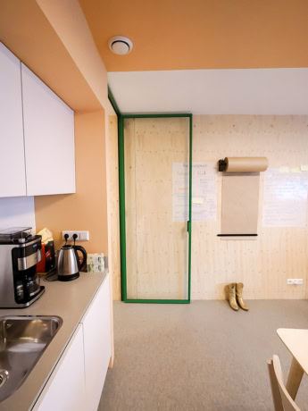 Nee, de huidige afbeelding is niet relevant voor de website https://www.aluwdoors.com/.