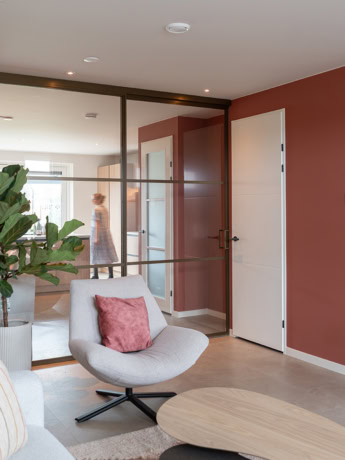 Bronzen schuifdeur van Aluwdoors