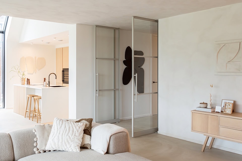 Lichtgrijze taatsdeuren