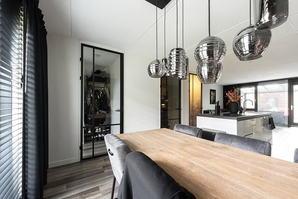 Stalen opdekdeuren in Zwolle