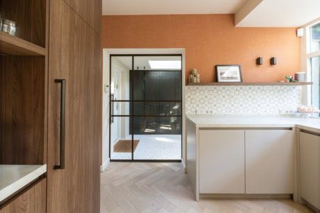 Maatwerk stalen schuifdeur van Aluwdoors