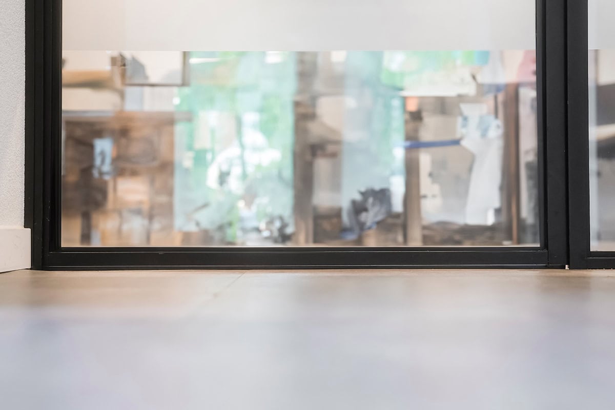 Hinged door with lintel