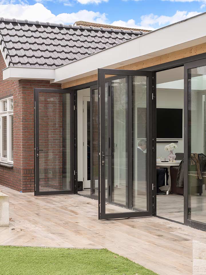 Modern steel hinged door with large glass panels, perfect for a clean and light transition between inside and outside. Suitable for custom-made residential doors.