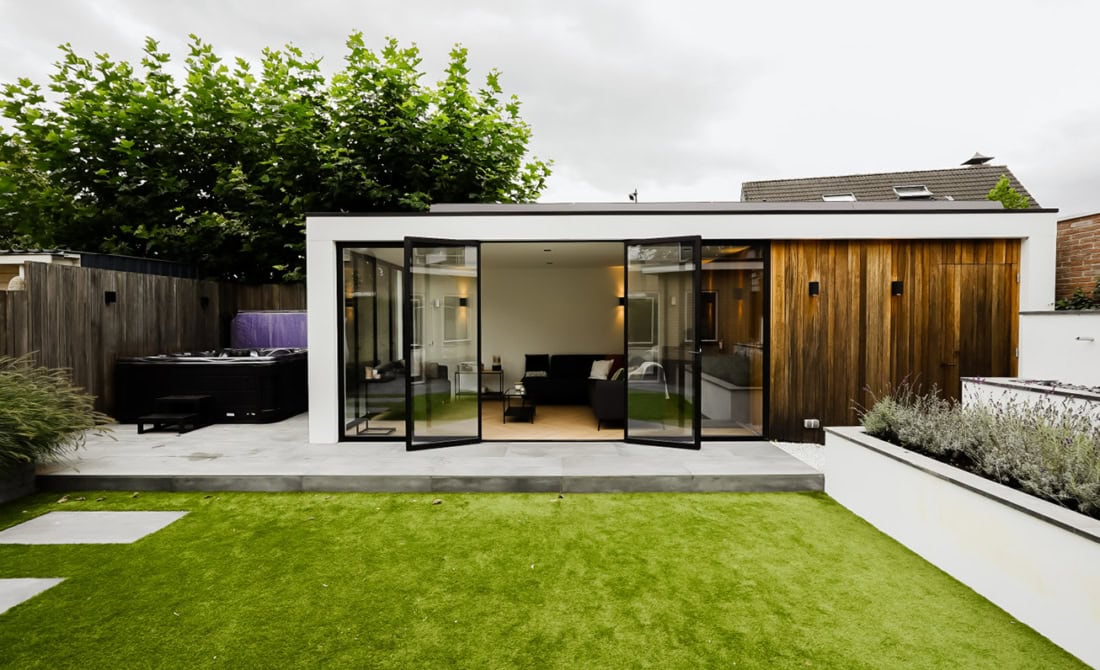 Aluminium folding wall fully open - optimal connection between garden and garden room