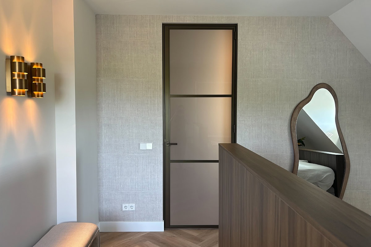 Frosted glass in the doors of Aluwdoors