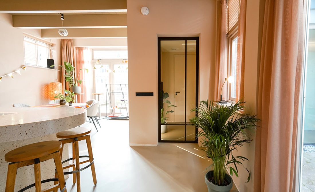 aluminium taatsdeur woonkeuken zwart glas