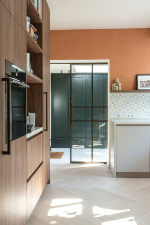 Aluminium sliding door with glass