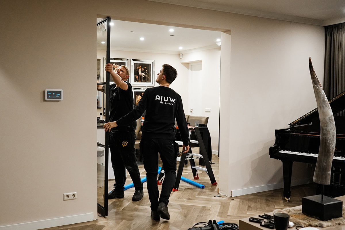 Stalen taatsdeur monteren