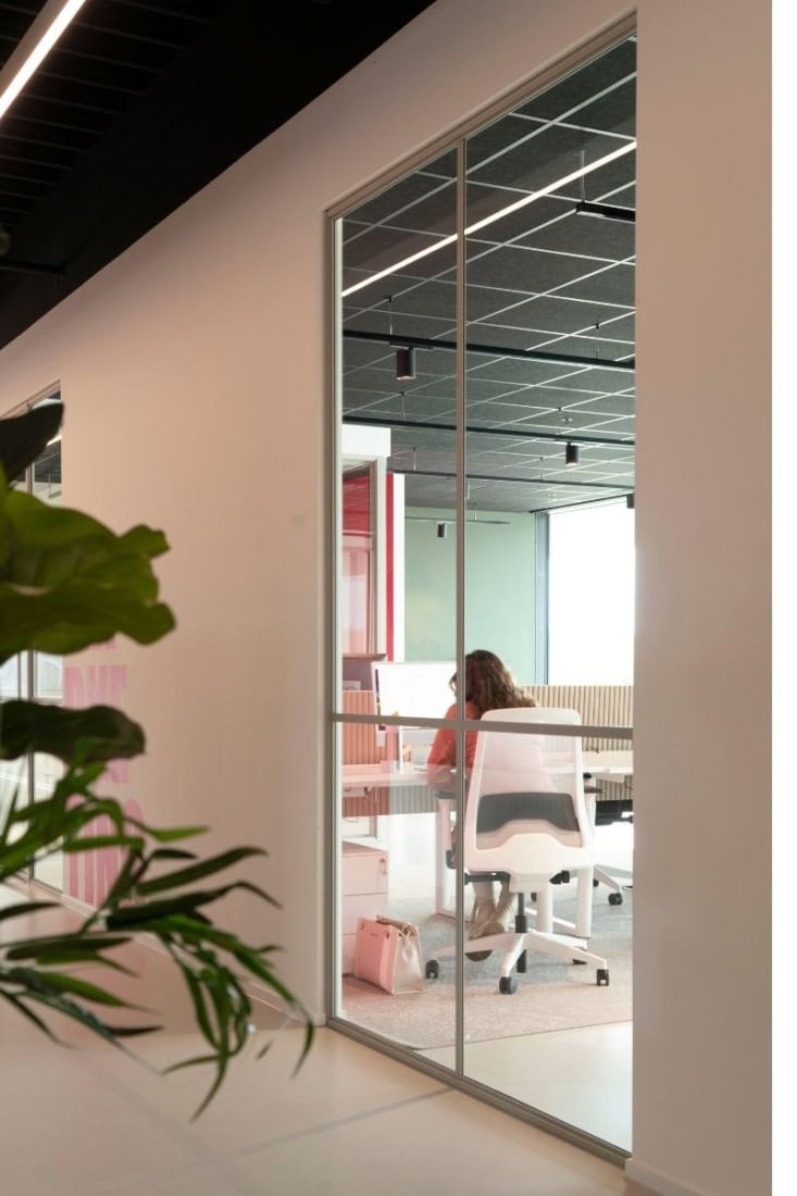 The JesseTest walls at Babypark by Aluwdoors.