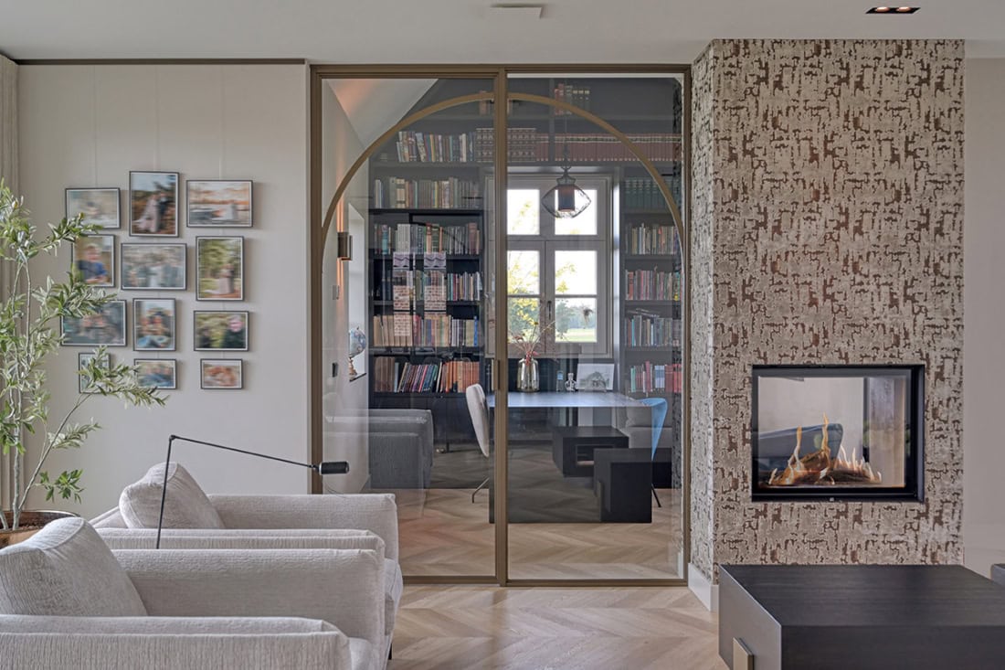 Hinged door with side panel in the room