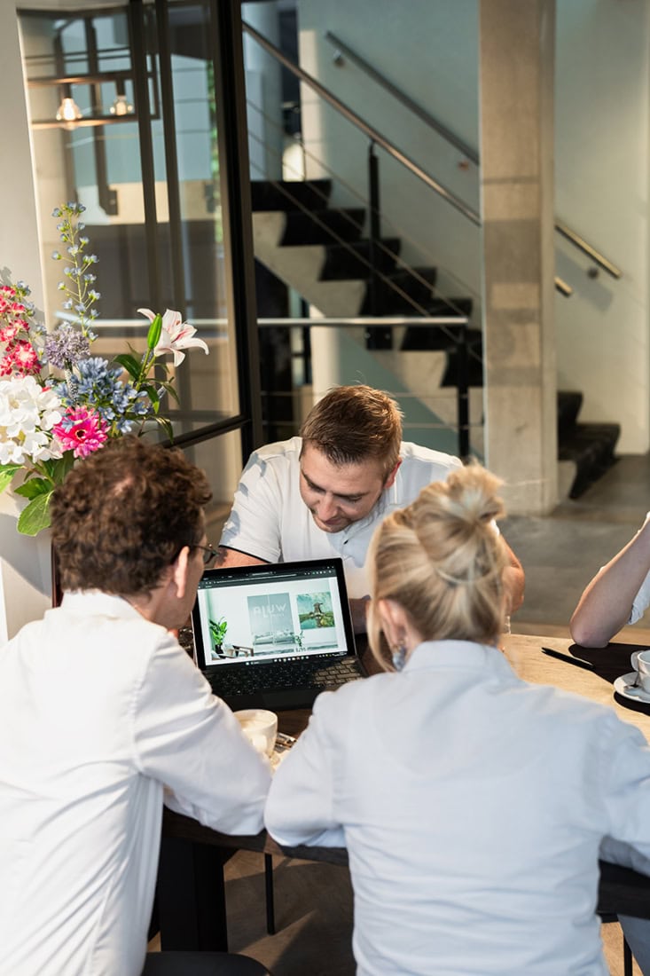 Kom langs in een van de showrooms van Aluwdoors voor kundig advies.