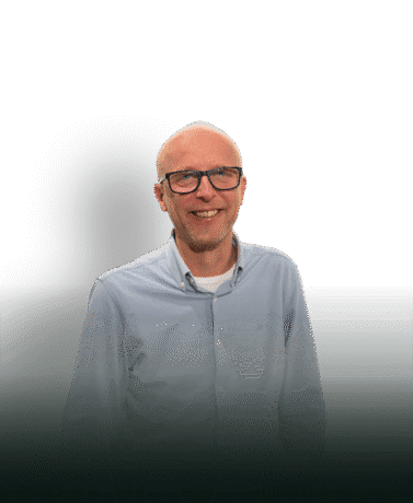 Hoogwaardige stalen deuren en wanden op maat van Aluwdoors, perfect voor elke interieurstijl en project.