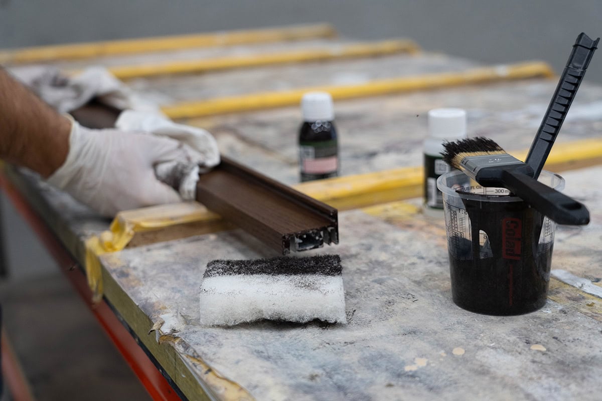 Hoogwaardige stalen deur op maat beingekend, vakmanschap en precisie in de productie van stalen deuren en wanden.