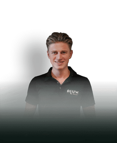 Robuuste stalen deuren en wanden op maat van Aluwdoors met eigentijds design en hoge kwaliteit.