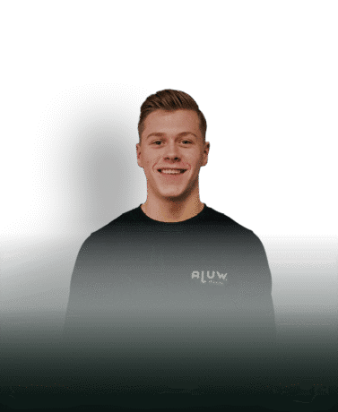 Robuuste stalen deur op maat met modern ontwerp, geschikt voor interieur en gevelleuningen.