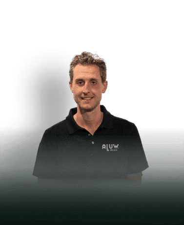 Hoogwaardige stalen deuren op maat van Aluwdoors, professioneel geïnstalleerd door ervaren vakmensen voor jouw project.