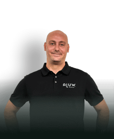 Stalen deur specialist met op maat gemaakte metalen deuren en wanden voor een stijlvolle, duurzame inrichting.