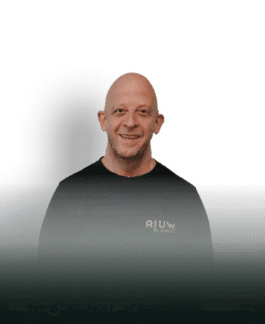 Moderne stalen deur op maat met strakke afwerking en hoogwaardige materialen.