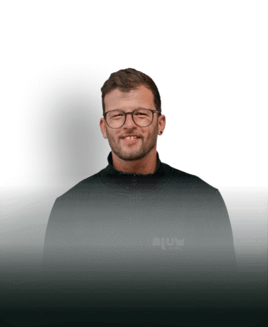 Hoogwaardige stalen deur op maat met modern ontwerp en perfecte afwerking voor stijlvolle interieur scheidingen.