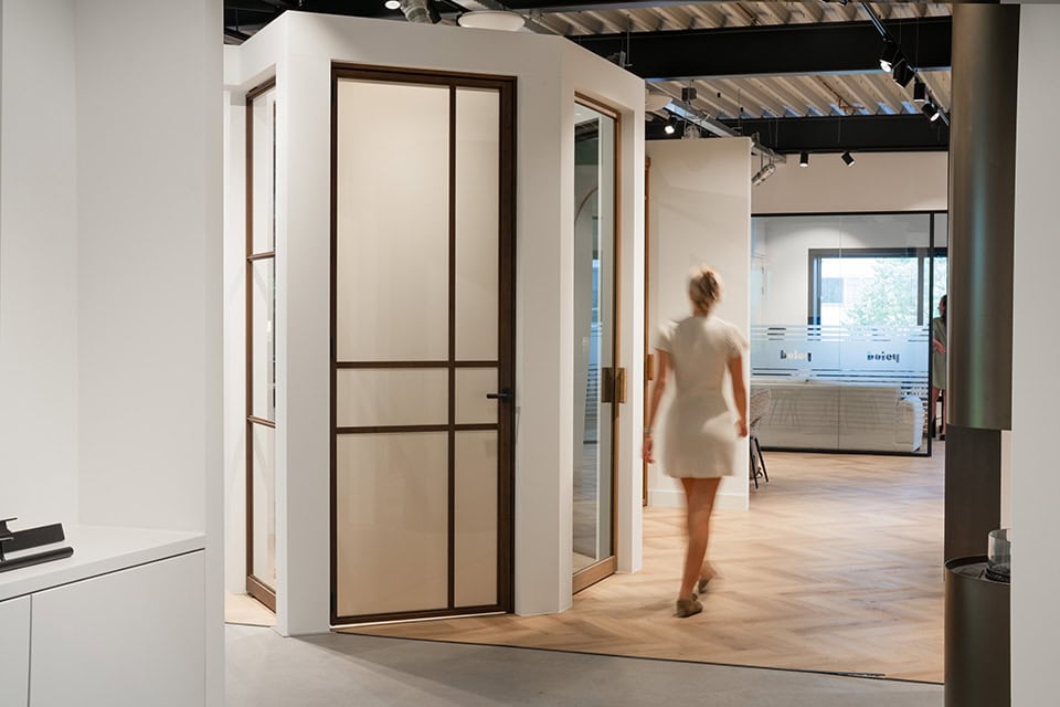 Fineerdeuren in de showroom
