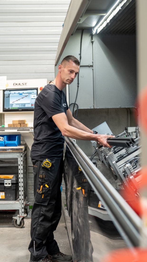 Assemblagemedewerker bij Aluwdoors.