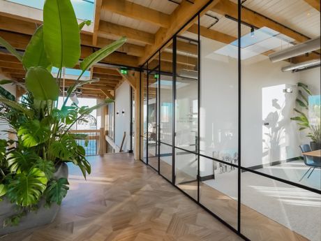 Stalen kantoorwanden met glas van Aluwdoors uit Nunspeet