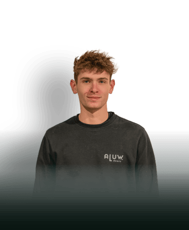 Duurzame stalen deuren en wanden op maat van hoge kwaliteit, perfect voor elke ruimte, ontworpen door Aluwdoors.