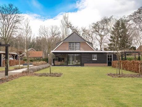 Modern aluminium exterior façade with large glass panels for a sleek look and optimal incidence of light in a house in Doornspijk.