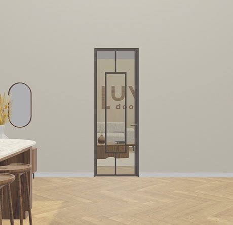 Moderne stalen deur met glas en houten frame, geplaatst in een minimalistisch interieur met lichte muren en houten vloer, perfect voor een stijlvolle scheiding of toegang.