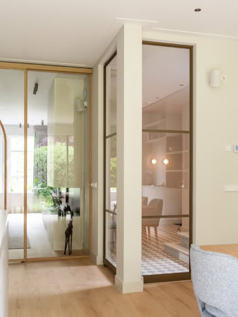 High-quality, bespoke steel doors and partitions from Aluwdoors, ideal for fixed partitions in modern interiors, featuring large glass panels for an open and light-filled layout.